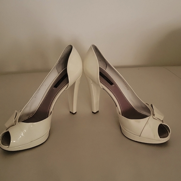 Louis Vuitton - Picture 3 of 12